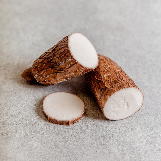Frische Maniok - Yuca - Cassava